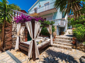 Beautiful holiday home with private pool, nice garden with relax area, taverne